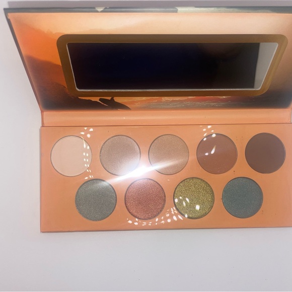 Essence G ‘day Sydney eyeshadows palette. - Picture 3 of 3
